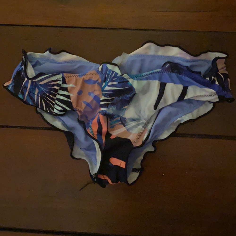 bathing suit bottoms with winched ruffles